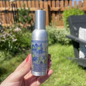 Bath & Body Works Water Hyacinth Concentrated Fragrance Spray White Barn 1/2 Ful